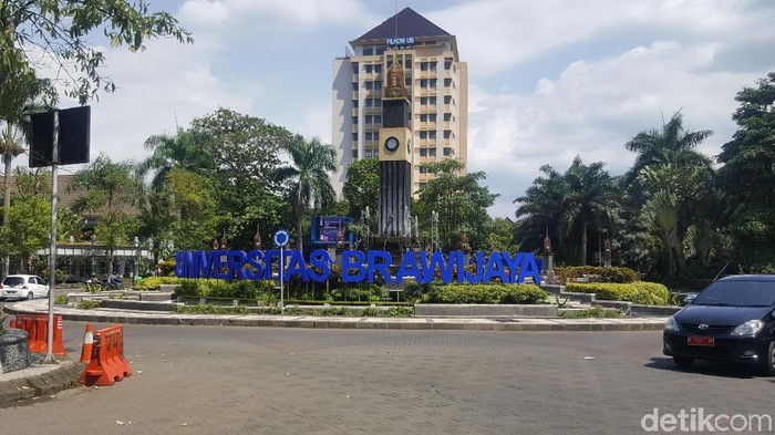 Jumlah peminat Seleksi Bersama Masuk Perguruan Tinggi Negeri (SBMPTN) Universitas Brawijaya (UB) merupakan yang terbanyak di Indonesia. Yakni mencapai 55.871 calon mahasiswa.