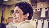 Restoran yang wara-wiri di dalam daftar restoran terbaik dunia ini dimiliki chef Mauro Colagreco. Chef 42 tahun ini lahir di La Planta, Argentina. Foto: restaurantmirazur
