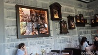 Hiasan-hiasan dindingnya sangat artistik namun terkesan klasik. Foto-foto ini didapatkan chef David  dari perjalanannya ketika berkunjung ke berbagai negara. Salah satunya foto batu candi Indonesia. Foto: Lusiana/detikFood
