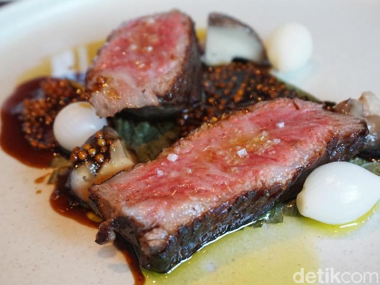 Lezatnya Kampachi Sashimi dan Chocolate Tart di ADRIFT by David Myers