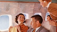 Di zaman dulu, penerbangan komersial adalah yang amat baru dan hanya dinikmati oleh beberapa orang saja (Boeing Historical Archives/CNN)