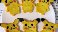 Yang baru saja dibuat Izuyo adalah roti tawar Pikachu. Bukan hanya bentuknya yang menyerupai Pokemon cute ini, Izayo juga membubuhkan mata, hidung, telinga, dan merahnya pipi yang membuat tampilan Pikachu makin realistis. Foto: Twitter izumickey0719