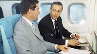 Bahkan saat Boeing 747 pertama meluncur di tahun 1970-an, hiburan berupa film adalah fitur yang dipilih maskapai (AirlineRatings.com/CNN)