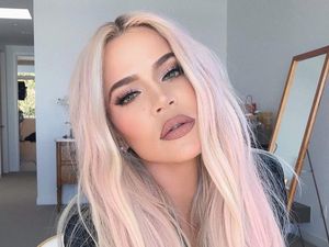 Khloe Kardashian Unggah Foto Topless, Jelaskan Alasannya Rehat dari Medsos