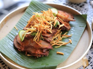 Yummy! Aneka Olahan Daging Asap Berbumbu Tradisional Ada di Sini