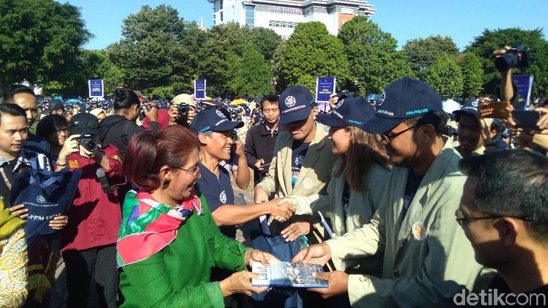 Menteri Susi Pamer Keberhasilan Kelola Laut Pada Mahasiswa UGM Menteri Susi Pamer Keberhasilan Kelola Laut Pada Mahasiswa UGM