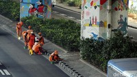Kegiatan tersebut telah dilakukan para petugas sejak pagi hari.