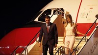 Perdana Menteri Spanyol Pedro Sanchez dan sang istri Maria Begona Gomez Fernandez tiba di Osaka untuk menghadiri KTT G20. Jorge Silva/Reuters.