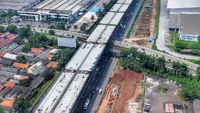 Tol Japek Layang Bisa Dijajal Saat Natal, Luhut Pamit ke DPR