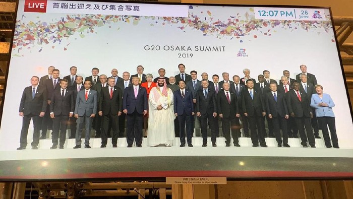 Jokowi berfoto bersama dengan para pemimpin dunia