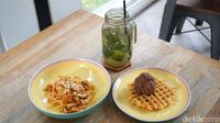 Honeycomb: Santai Sore Ditemani Cucumber Lime Mojito dan Pasta Geprek Pedas