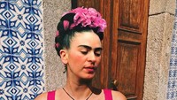 Adapula Frida Kahlo yang tampil layaknya model top. Dok. Instagram/untitled.save