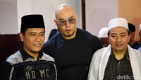 Deddy juga menceritakan bahwa ada temannya yang juga menjadi mualaf. Pool/Noel/detikFoto.