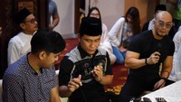 Gus Miftah menceritakan ada banyak pertanyaan titipan untuk Deddy yakni soal sunat. Pool/Noel/detikFoto.