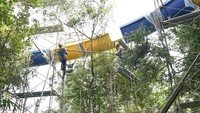 Namun sekarang, seluncuran itu masih dalam proses pengerjaan (ESCAPE)