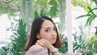 Bukti lain kalau Nattaya suka ngopi nih! Selain minuman yang enak, Nattaya pilih bersantai di kafe yang Instagramable. Foto: Facebook Nattaya Nat