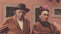 Dan salah satu yang palik epic adalah Pablo Picasso berpose bersama Frida Kahlo. Bagaimana, suka? Dok. Instagram/untitled.save