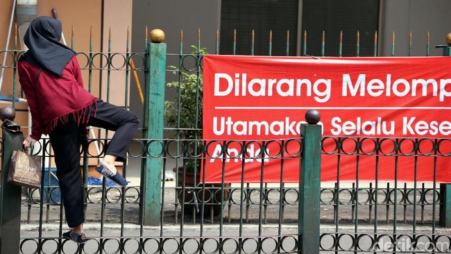 Sederet Alasan KAI Tak Bongkar Pagar Stasiun Cikini Meski Dilompati