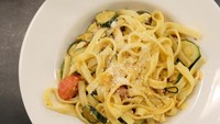 When in Italy, dont forget to eat freshly made pasta! tulis Ima pada keterangan foto ini.  Foto: instagram @imapatimasang