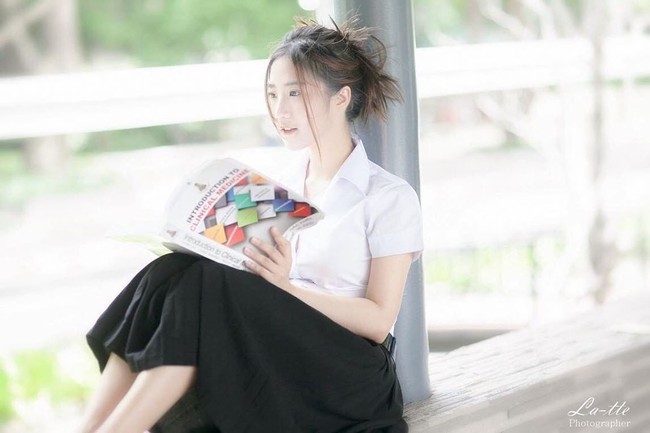 Melalui otoskopnya, Varanya melihat sesuatu merangkak di dalam telinga pasien. Saya sangat bingung, bagaimana seekor tokek besar merangkak ke dalam lubang telinga kecil ini?, tulisnya seperti dikutip dari Asia One. Foto: Instagram @lilyvaranya
