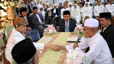 Momen JK Jadi Saksi Nikah Putri Gubernur Khofifah