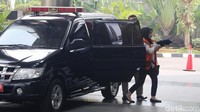 Marketing Manager PT Humpuss Transportasi Kimia Asty Winasti tiba di gedung KPK.