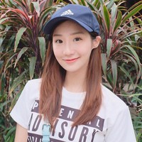 Varanya pun dikenal sebagai selebram dengan jumlah pengikut 76 ribu lebih di Instagram dan memiliki pengikut 65 ribu lebih di Facebook. Foto: Instagram @lilyvaranya