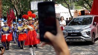 Kegiatan ini juga dimeriahkan dengan sejumlah acara dan penampilan lain, seperti aksi marching band ini.