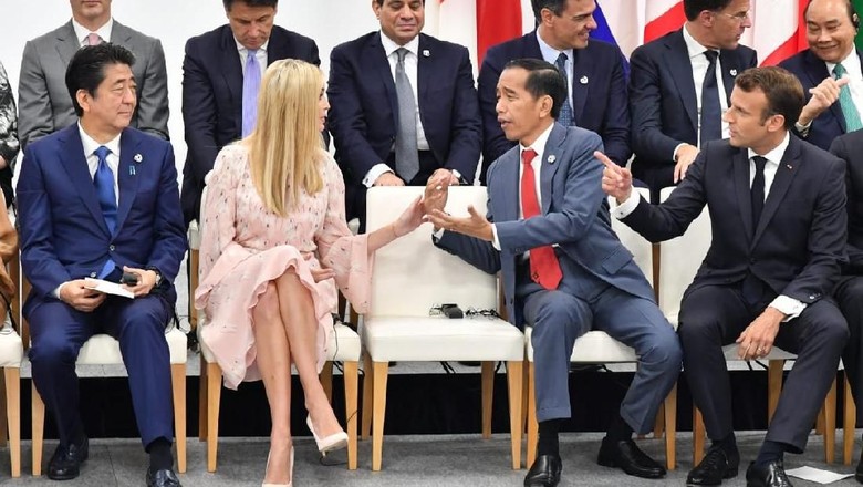 Luhut: Bahasa Inggris Jokowi Lancar, Ivanka Trump sampai Ketawa-ketawa Luhut: Bahasa Inggris Jokowi Lancar, Ivanka Trump sampai Ketawa-ketawa
