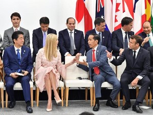 Aksi Jokowi di KTT G20: Serius dengan Trump, Ngobrol Seru Bareng Macron-Ivanka