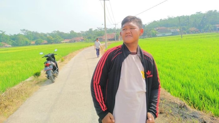Aria Permana kini berbobot 87 kilogram dengan bekas bobot terdahulu meninggalkan gelambir. Foto: Dok. Pribadi Ade Soemantri Aria Permana kini berbobot 87 kilogram dengan bekas bobot terdahulu meninggalkan gelambir. Foto: Dok. Pribadi Ade Soemantri