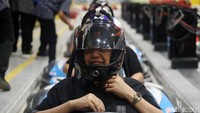 Pendiri Transcorp Chairul Tanjung mengunjungi Trans Studio Jakarta di Trans Studio Mall Cibubur, Sabtu (29/6).