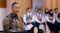 Inovasi terus dilakukan agar terpenuhinya data yang valid dan akurat untuk ketepatan sasaran penyaluran beragam bantuan sosial dan subsidi yang diberikan pemerintah. Mensos mengatakan data kemiskinan bersifat sangat dinamis sehingga pemutakhiran (updating) data semestinya dilakukan secara periodik guna menghindari atau mereduksi adanya inclussion error ataupun exclussion error dalam penyaluran bantuan sosial. Foto: dok. Kemensos