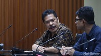 Pihak penerima dalam kasus yakni Agus Winoto disangkakan Pasal 12 huruf a atau Pasal 12 huruf b atau Pasal 11 Undang-Undang Nomor 31 Tahun 1999 tentang Pemberantasan Tindak Pidana Korupsi sebagaimana telah diubah dengan Undang-Undang Nomor 20 Tahun 2001 tentang Perubahan Atas Undang-Undang Nomor 31 Tahun 1999 tentang Pemberantasan Tindak Pidana Korupsi.