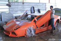 Intip Bengkel Modifikasi Replika Lamborghini Dan Ferrari Di Bandung