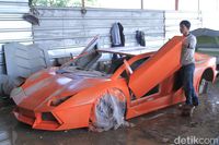 Intip Bengkel Modifikasi Replika  Lamborghini  dan Ferrari 