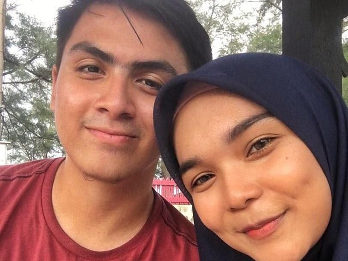 Nuha Adenan mencuri perhatian setelah berbagi video manis dengan pacarnya Nadzriel Shazran Marzuki di Twitter. Foto: Dok. Twitter Nuha Adenan Nuha Adenan mencuri perhatian setelah berbagi video manis dengan pacarnya Nadzriel Shazran Marzuki di Twitter. Foto: Dok. Twitter Nuha Adenan