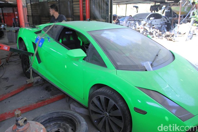 Lamborghini dan Ferrari Made in Bandung