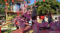 Namanya Istana Sakura. Walau tidak menggunakan bunga Sakura asli, namun tempat ini sangat cantik. (Erliana Riady/detikcom)
