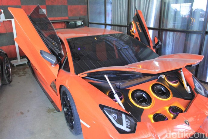 Lamborghini dan Ferrari Made in Bandung