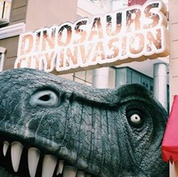 Anak-anak suka dengan dinosaurus? Bawa saja mereka ke PIK Avenue. Mal di kawasan Jakarta Utara itu tengah mengadakan Dinosaurus City Invasion hingga 28 Juli. Di sana, anak bisa menyaksikan dinasaurs parade, dino adventure camp, hingga dino kids costume competision. Foto: Dok. Instagram