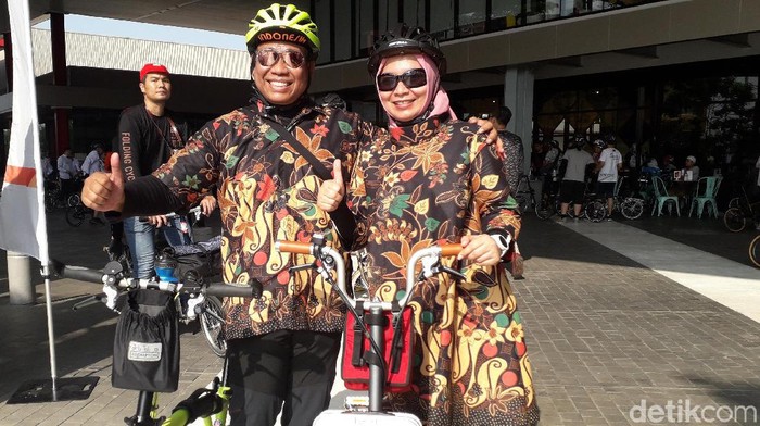 Bersepeda dengan Komunitas  Brompton  Meski Keringatan Tapi 