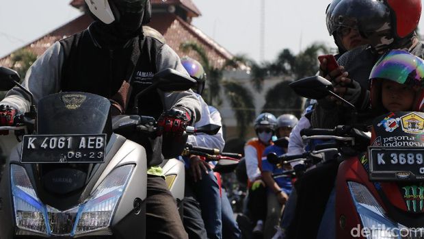 Peserta city touring mulai melakukan touring keliling Kota Kudus