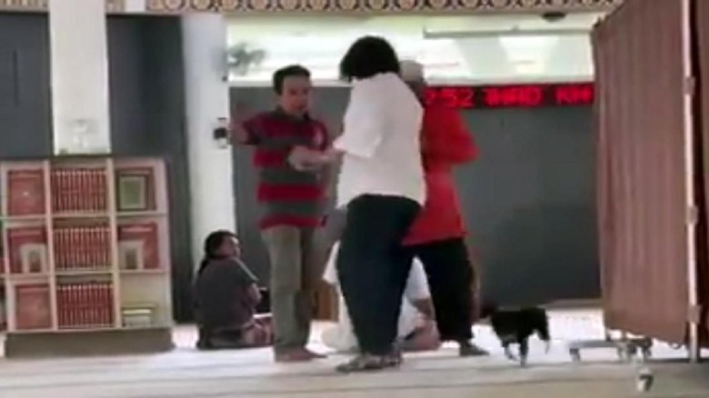 Polisi Jelaskan Riwayat Gangguan Kejiwaan Perempuan Pembawa Anjing