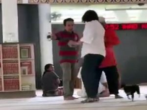 DMI Kutuk Keras Kejadian Wanita yang Bawa Anjing ke Masjid