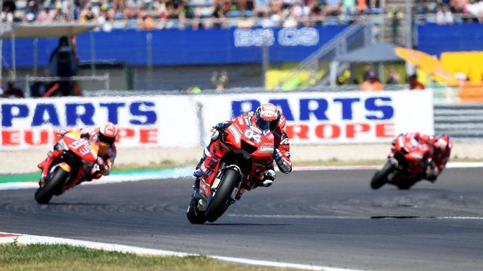 JUDI ONLINE Andrea Dovizioso sebenarnya tampil bagus di Ducati, tapi ada Marc Marquez yang sangat impresif di Honda (REUTERS/Piroschka Van De Wouw)