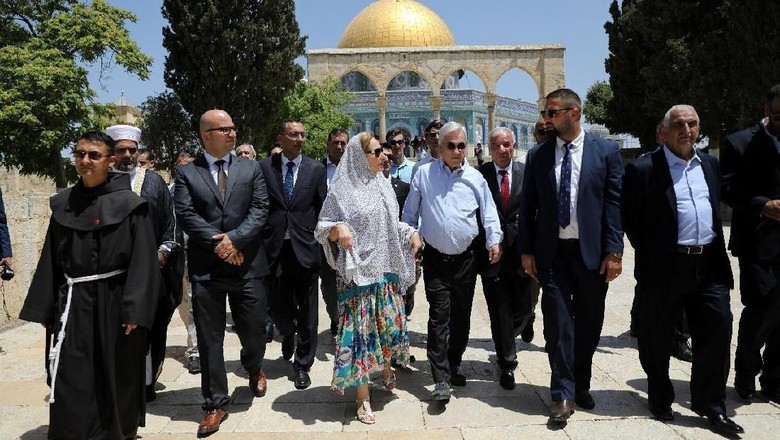 Polisi Israel Tahan Menteri Palestina di Yerusalem Polisi Israel Tahan Menteri Palestina di Yerusalem
