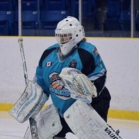 Saat berada di lapangan dan menjalankan tugasnya sebagai kiper, Pakaian Mikayla tertutup mulai dari kepala sampai kaki. Foto: Dok. Instagram @mikaylademaiter