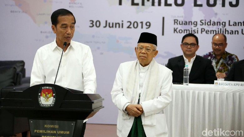 Jokowi soal Menteri Bermasalah: Semua Kita Pertimbangkan Jokowi soal Menteri Bermasalah: Semua Kita Pertimbangkan