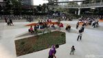 Potret Warga Menikmati Taman Spot Budaya